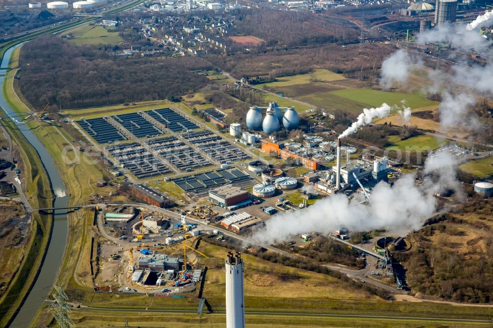 Bottrop from the bird's eye view: Sewage works Basin and purification steps for waste water treatment Emschergenossenschaft Klaeranlage Bottrop in Bottrop in the state North Rhine-Westphalia