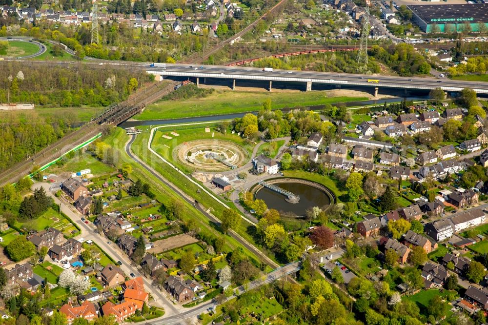 Aerial image Bottrop - Sewage works Basin and purification steps for waste water treatment on Ebelstrasse in Bernepark in Bottrop in the state North Rhine-Westphalia