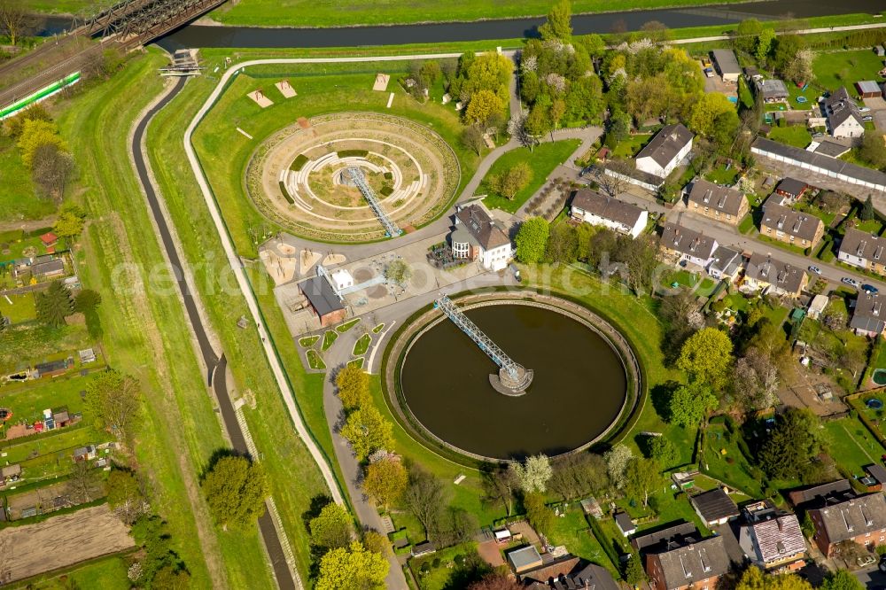 Aerial photograph Bottrop - Sewage works Basin and purification steps for waste water treatment on Ebelstrasse in Bernepark in Bottrop in the state North Rhine-Westphalia