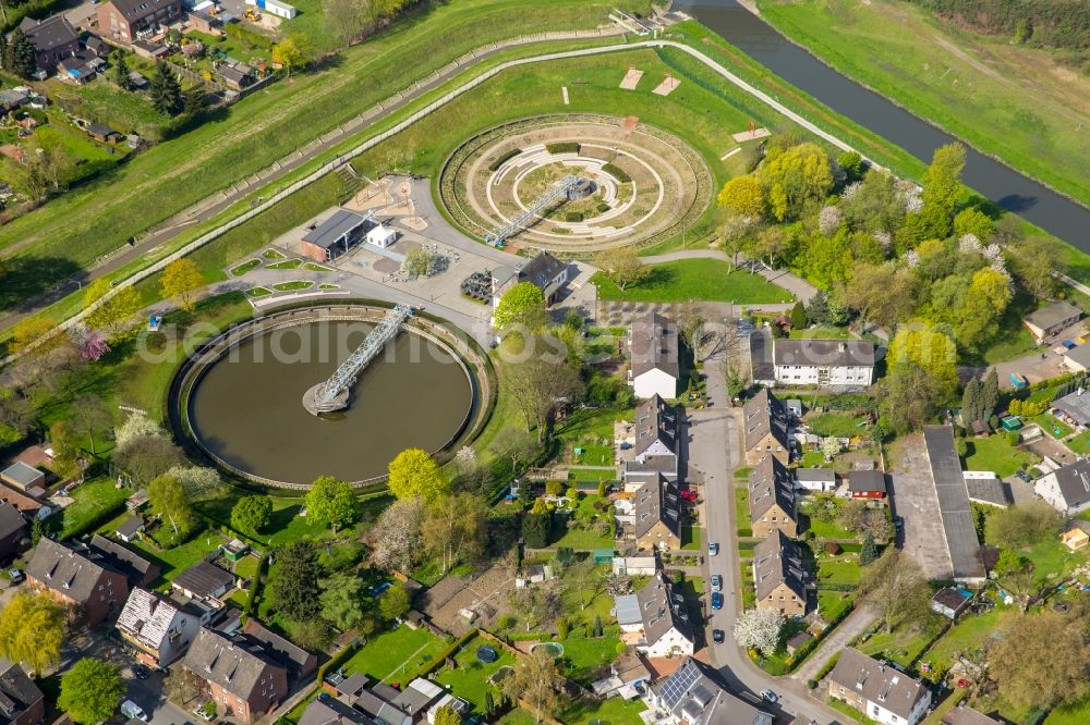 Bottrop from above - Sewage works Basin and purification steps for waste water treatment on Ebelstrasse in Bernepark in Bottrop in the state North Rhine-Westphalia