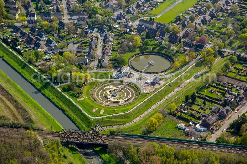 Aerial image Bottrop - Sewage works Basin and purification steps for waste water treatment on Ebelstrasse in Bernepark in Bottrop in the state North Rhine-Westphalia