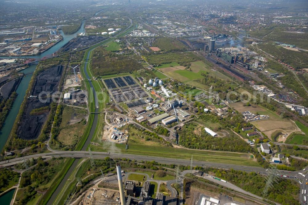 Aerial image Bottrop - Sewage works Basin and purification steps for waste water treatment AKE of Emschergenossenschaft in Bottrop in the state North Rhine-Westphalia