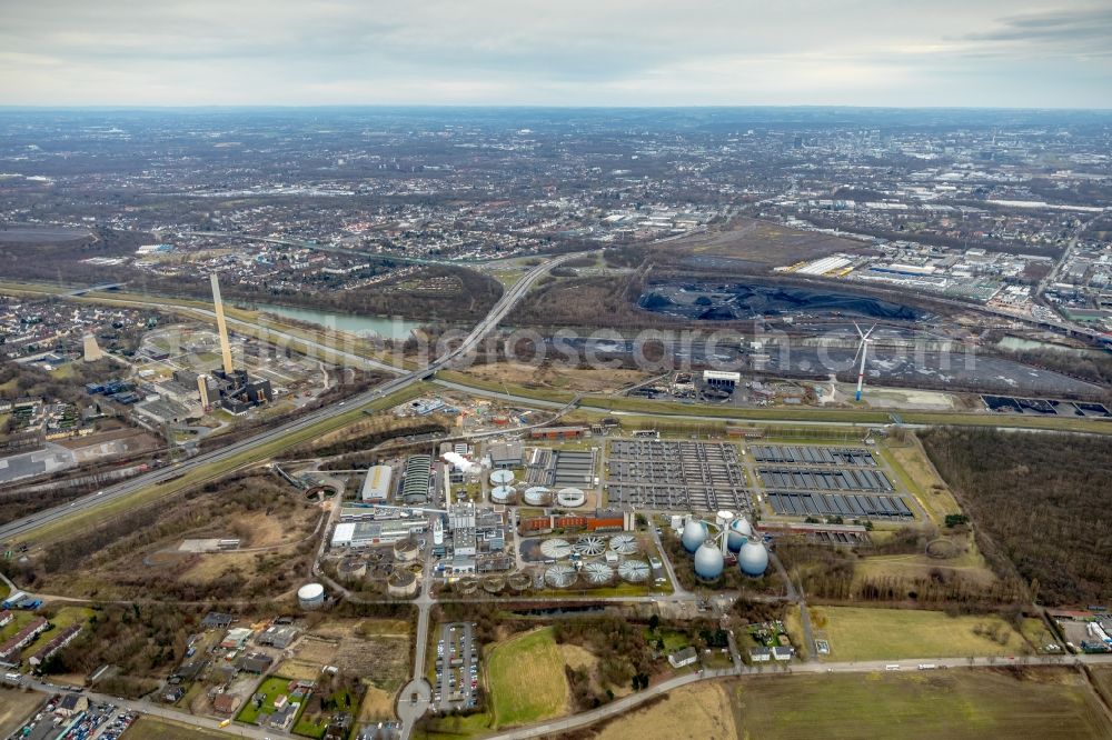 Bottrop from the bird's eye view: Sewage works Basin and purification steps for waste water treatment Emschergenossenschaft Klaeranlage Bottrop in Bottrop in the state North Rhine-Westphalia