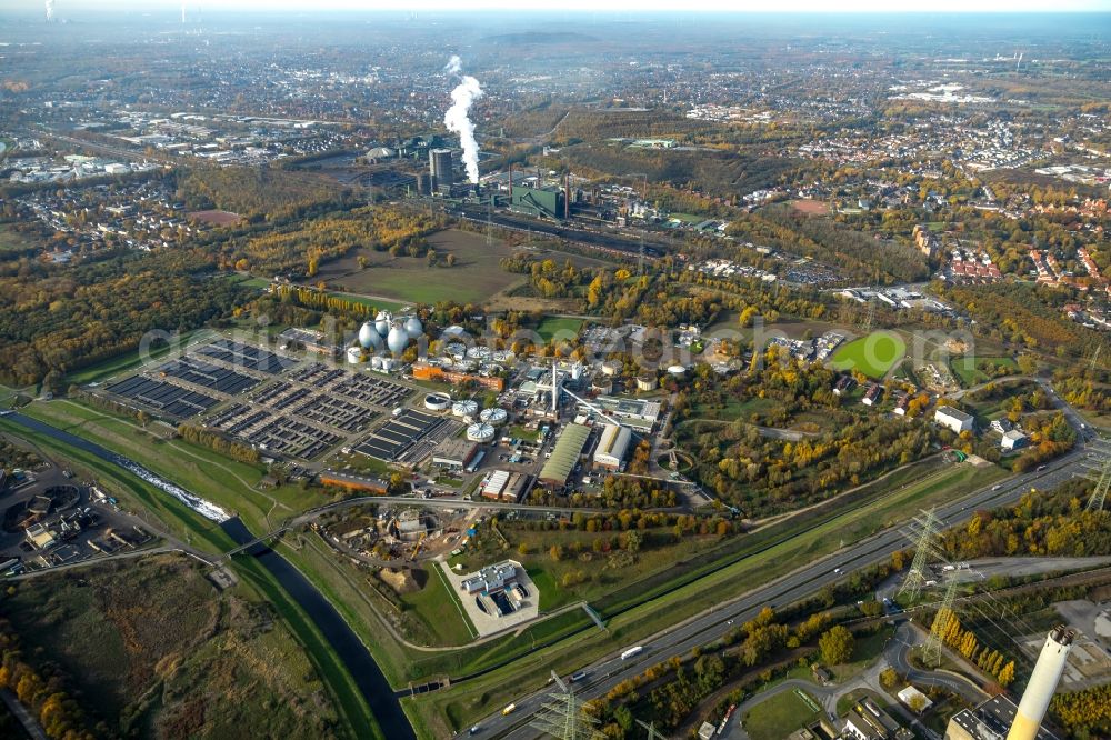 Aerial photograph Bottrop - Sewage works Basin and purification steps for waste water treatment Emschergenossenschaft Klaeranlage Bottrop in Bottrop in the state North Rhine-Westphalia