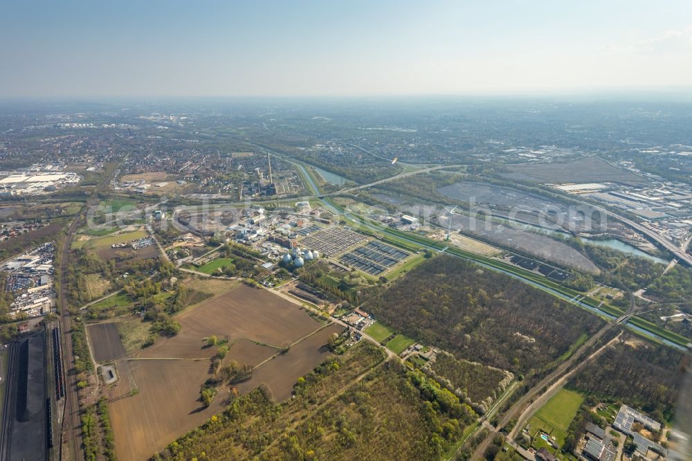 Aerial image Bottrop - Sewage works Basin and purification steps for waste water treatment Emschergenossenschaft Klaeranlage Bottrop in Bottrop in the state North Rhine-Westphalia