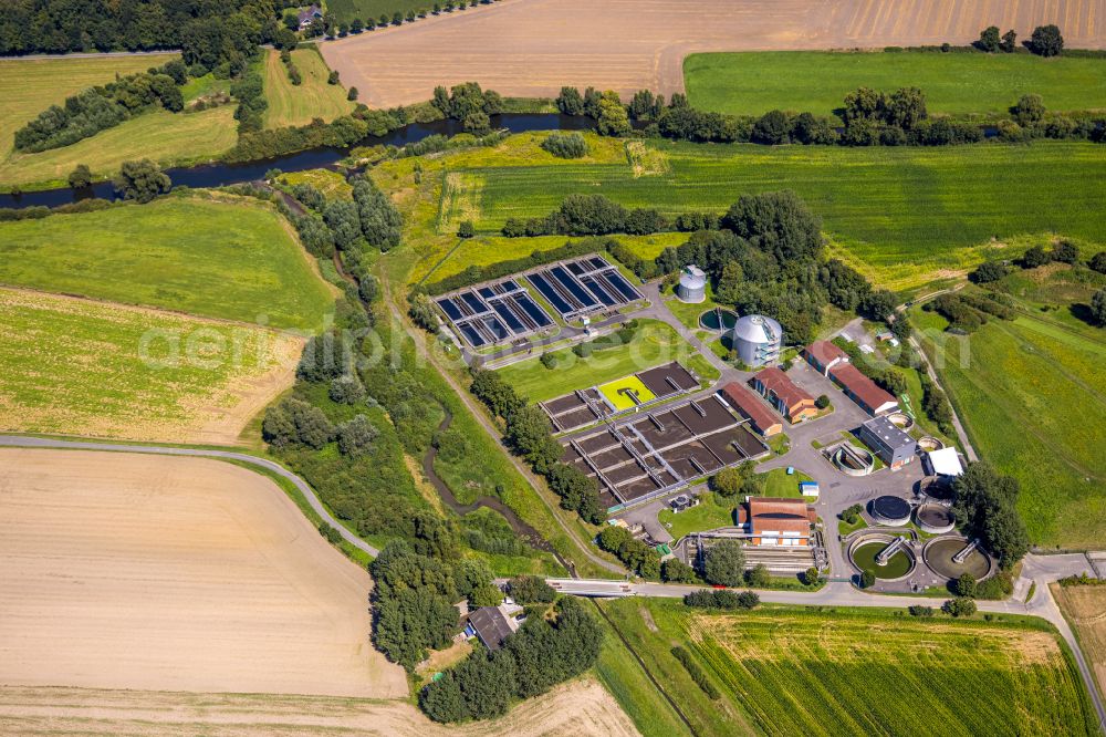 Aerial image Datteln - Sewage works Basin and purification steps for waste water treatment Lippeverband on street Zum Ringofen in Datteln at Ruhrgebiet in the state North Rhine-Westphalia, Germany