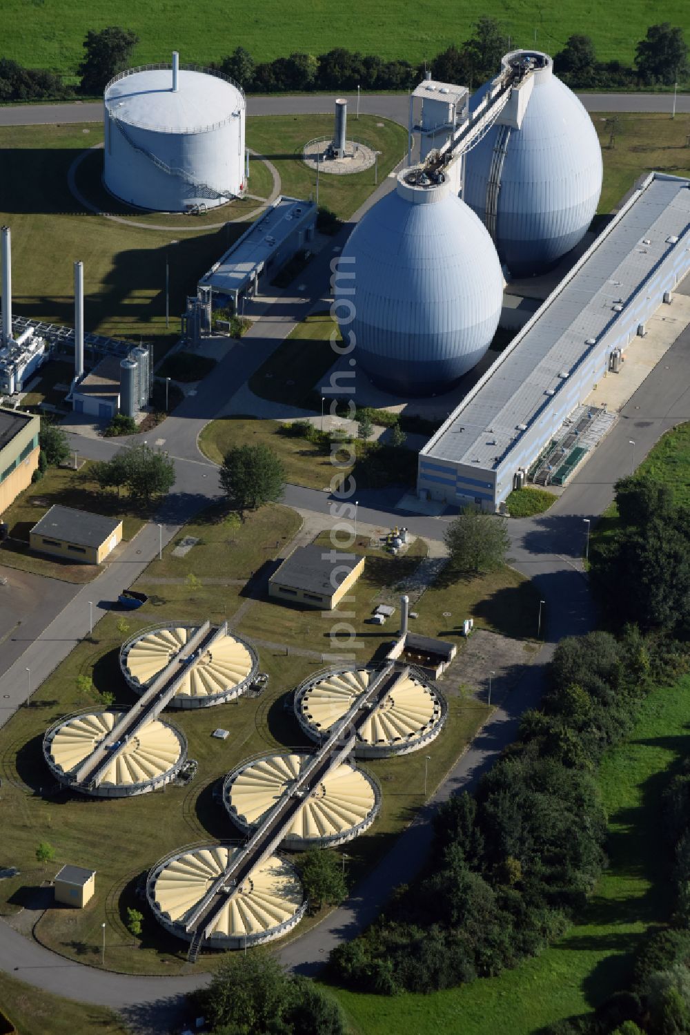 Aerial photograph Dresden - Sewage works Basin and purification steps for waste water treatment of Stadtentwaesserung Dresden GmbH on street Scharfenberger Strasse in the district Kaditz in Dresden in the state Saxony, Germany