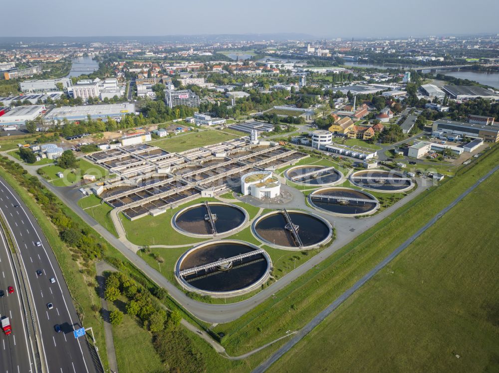 Aerial photograph Dresden - Sewage works Basin and purification steps for waste water treatment of Stadtentwaesserung Dresden GmbH on street Scharfenberger Strasse in the district Kaditz in Dresden in the state Saxony, Germany