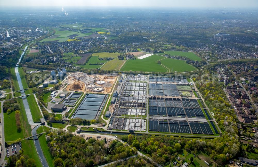 Duisburg from above - Sewage works Basin and purification steps for waste water treatment Emschermuendung in Duisburg in the state North Rhine-Westphalia