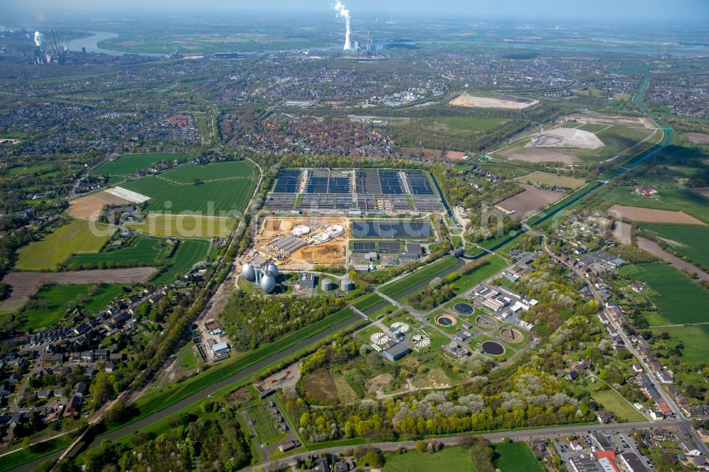 Duisburg from above - Sewage works Basin and purification steps for waste water treatment Emschermuendung in Duisburg in the state North Rhine-Westphalia