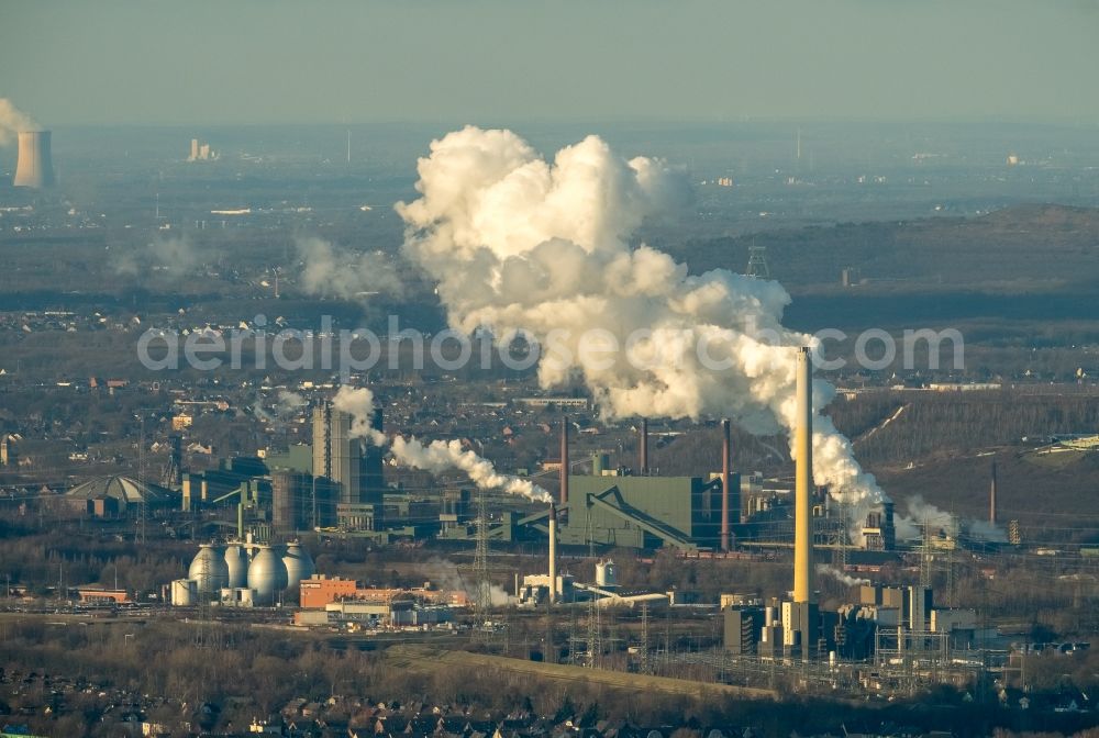 Bottrop from the bird's eye view: Sewage work washbasins and cleansing steps of the Emscher-sewage work Welheimer Mark in Bottrop in the federal state North Rhine-Westphalia