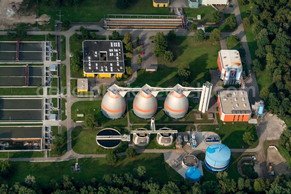 Forchheim from the bird's eye view: Sewage works Basin and purification steps for waste water treatment in Forchheim in the state Baden-Wuerttemberg, Germany