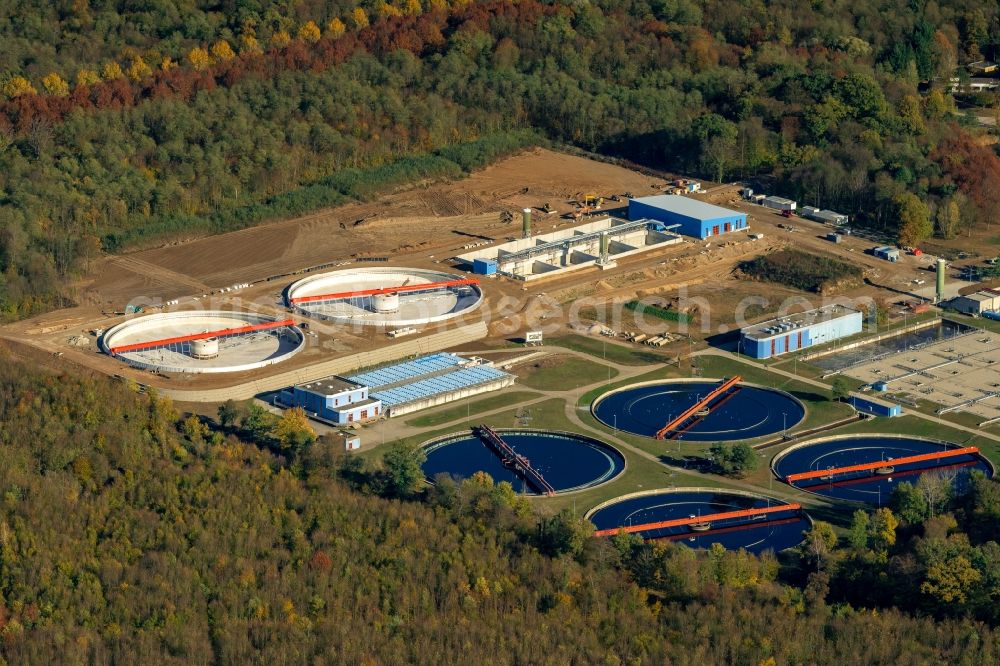 Forchheim from the bird's eye view: Sewage works Basin and purification steps for waste water treatment in Forchheim in the state Baden-Wuerttemberg, Germany