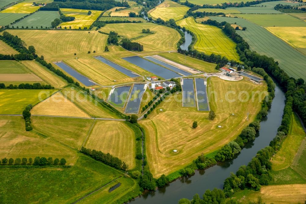 Fröndenberg/Ruhr from the bird's eye view: Sewage works Basin and purification steps for waste water treatment in Froendenberg/Ruhr in the state North Rhine-Westphalia