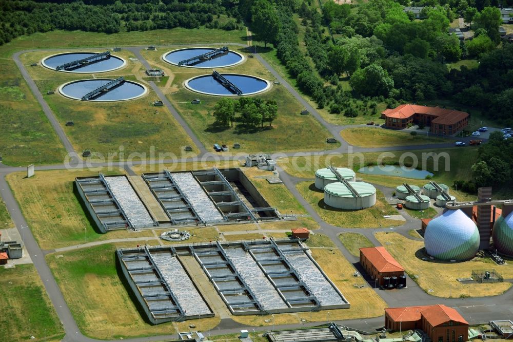 Aerial image Gerwisch - Sewage works Basin and purification steps for waste water treatment Abwassergesellschaft Magdeburg mbH in Gerwisch in the state Saxony-Anhalt