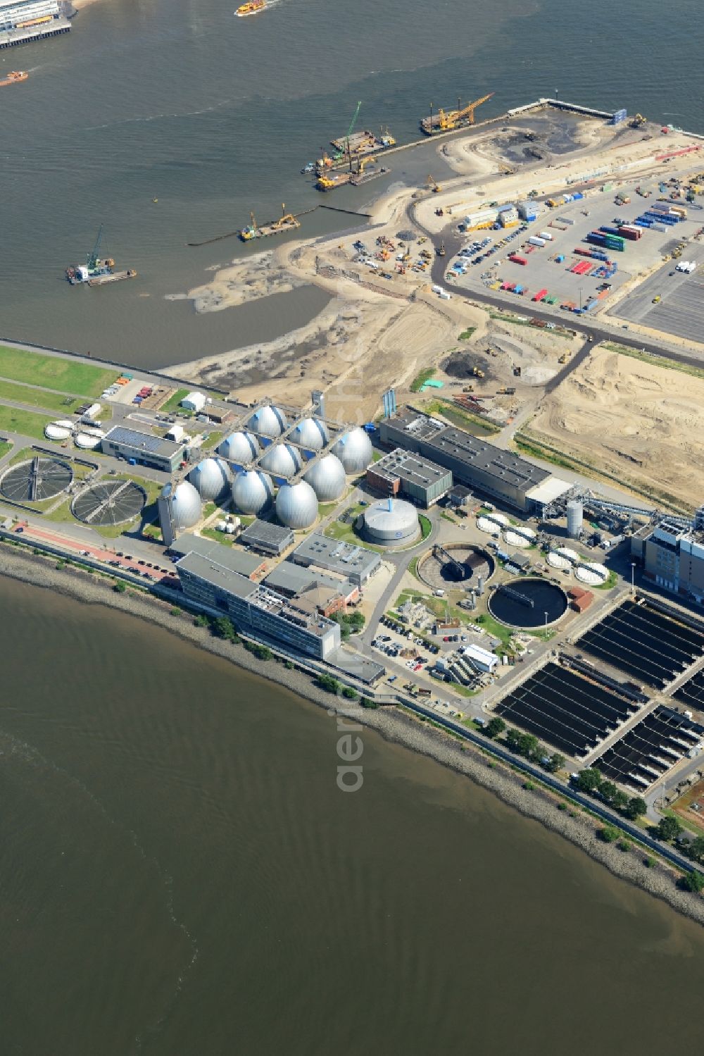 Aerial image Hamburg - Sewage works Basin and purification steps for waste water treatment VERA Klaerschlammverbrennung GmbH in Hamburg in Hamburg, Germany