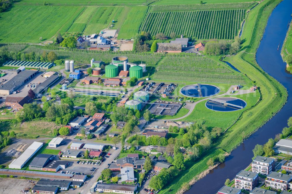 Stade from the bird's eye view: Sewage works Basin and purification steps for waste water treatment Stade on street Harschenflether Weg in Stade in the state Lower Saxony, Germany