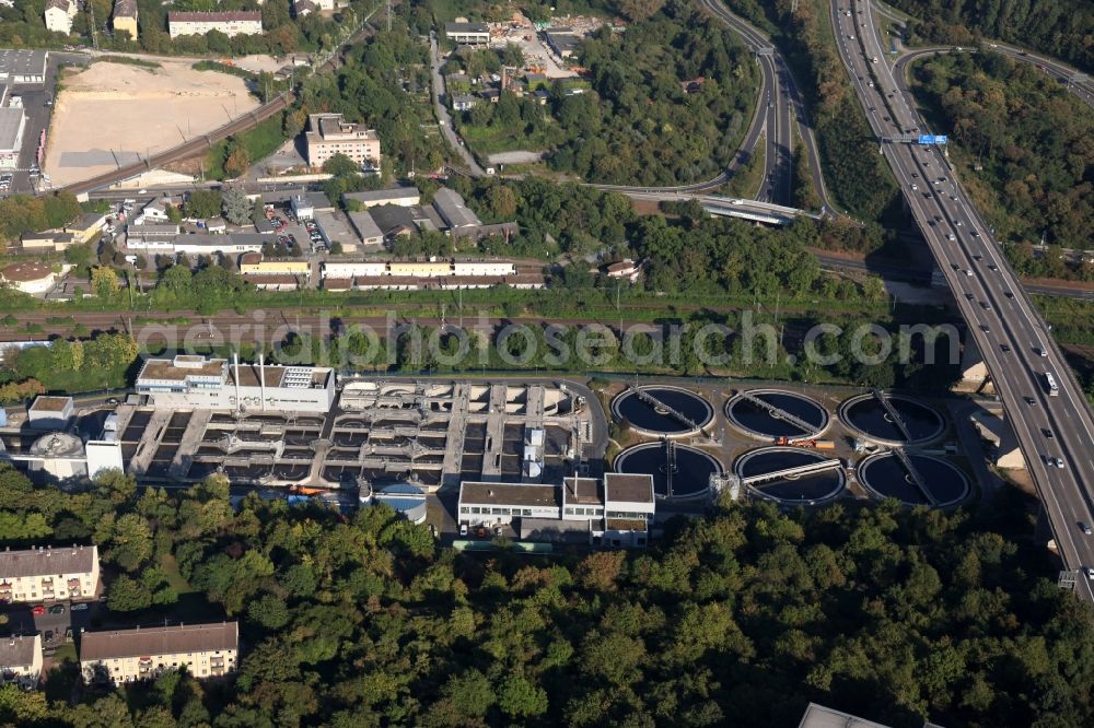 Aerial photograph Wiesbaden - Sewage works Basin and purification steps for waste water treatment in Wiesbaden in the state Hesse