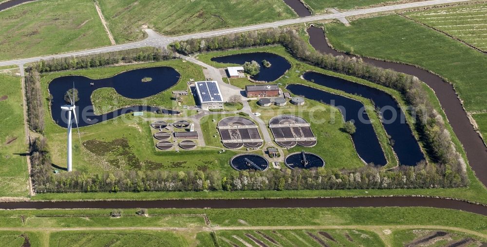 Aerial image Südermarsch - Sewage works Basin and purification steps for waste water treatment Husum Finkhauschaussee in Suedermarsch in the state Schleswig-Holstein