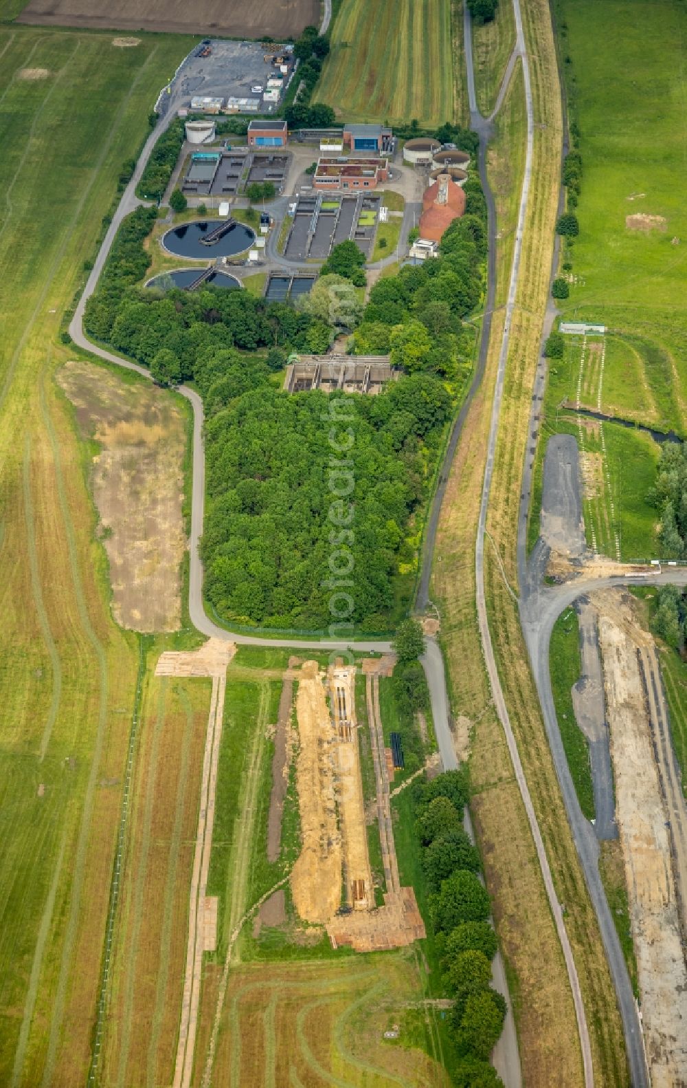 Aerial image Hamm - Sewage works Basin and purification steps for waste water treatment Klaeranlage Hamm-Mattenbecke in Hamm in the state North Rhine-Westphalia, Germany