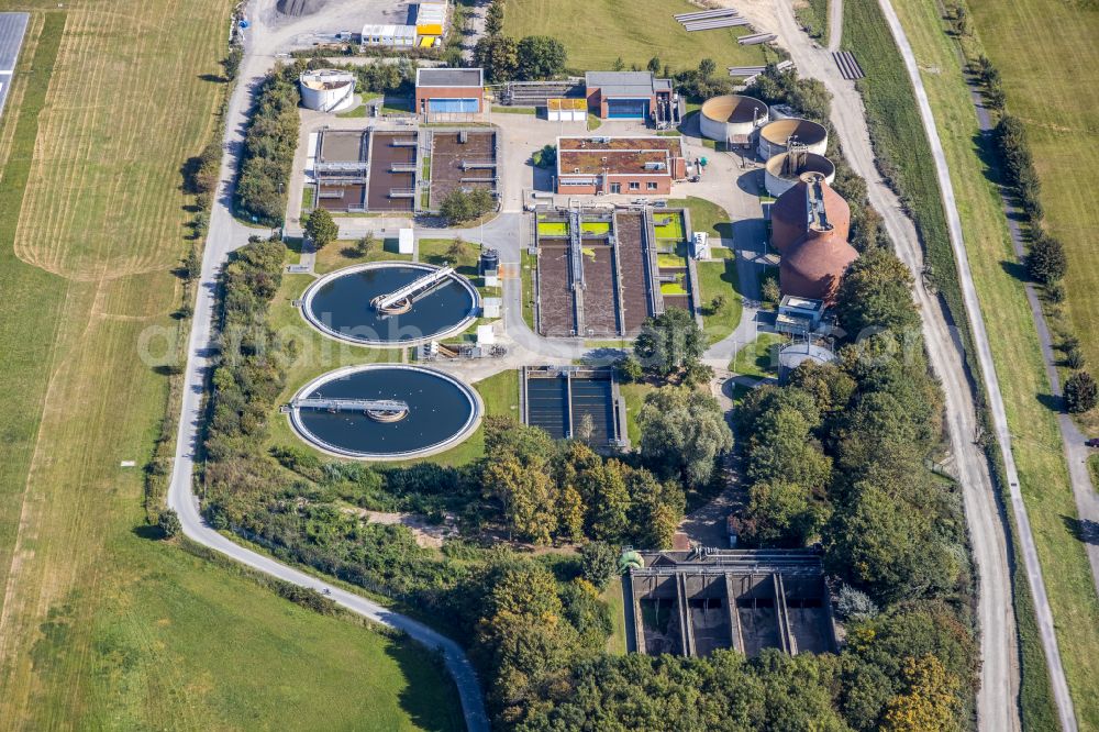 Hamm from the bird's eye view: Sewage works Basin and purification steps for waste water treatment Klaeranlage Hamm-Mattenbecke in Hamm in the state North Rhine-Westphalia, Germany