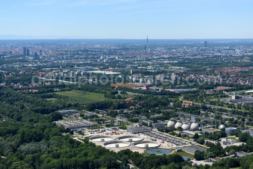 Aerial photograph München - Sewage works Basin and purification steps for waste water treatment of Klaerwerk Gut Grosslappen in Munich in the state Bavaria, Germany