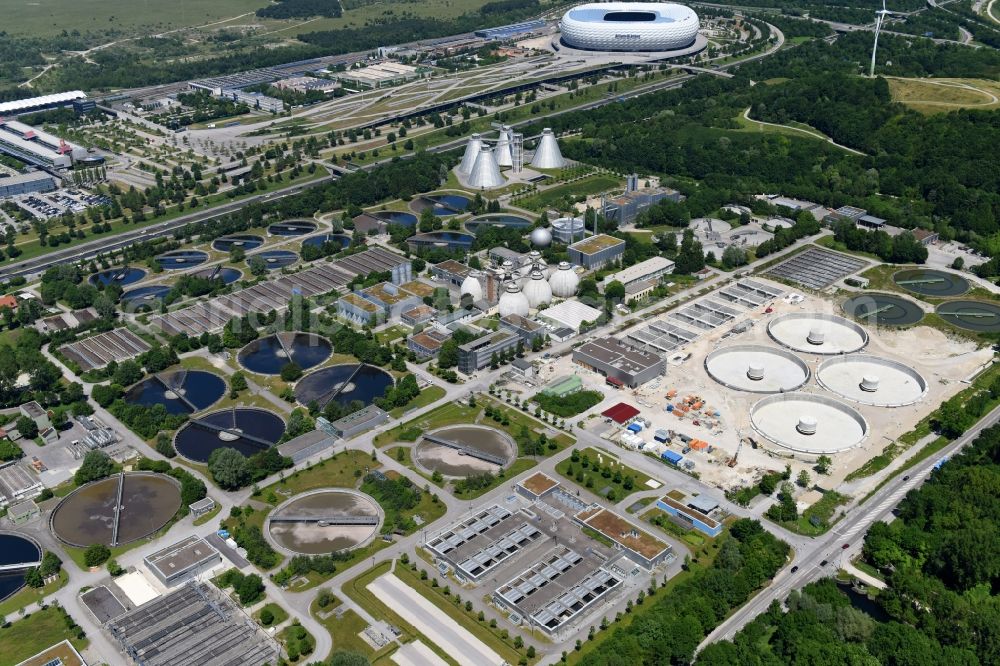 München from above - Sewage works Basin and purification steps for waste water treatment of Klaerwerk Gut Grosslappen in Munich in the state Bavaria, Germany