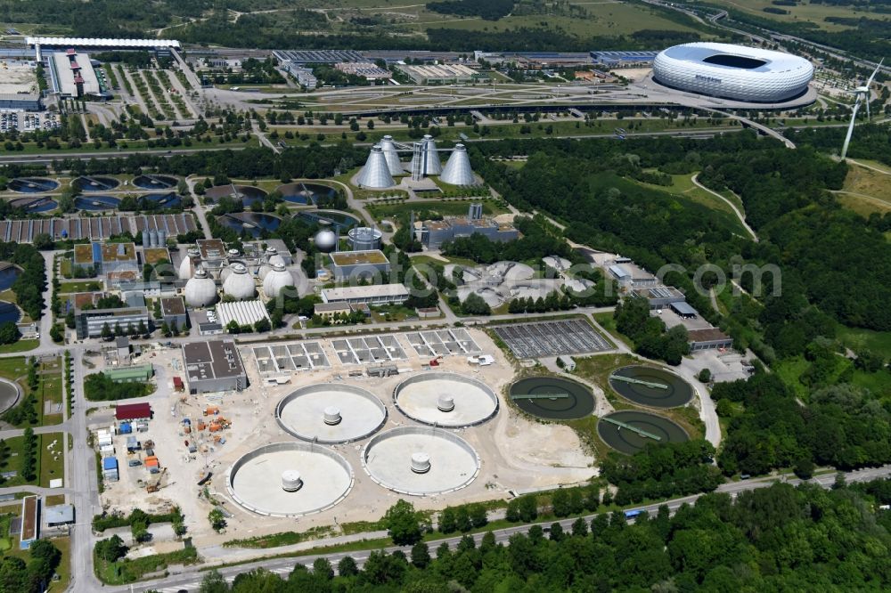 München from the bird's eye view: Sewage works Basin and purification steps for waste water treatment of Klaerwerk Gut Grosslappen in Munich in the state Bavaria, Germany