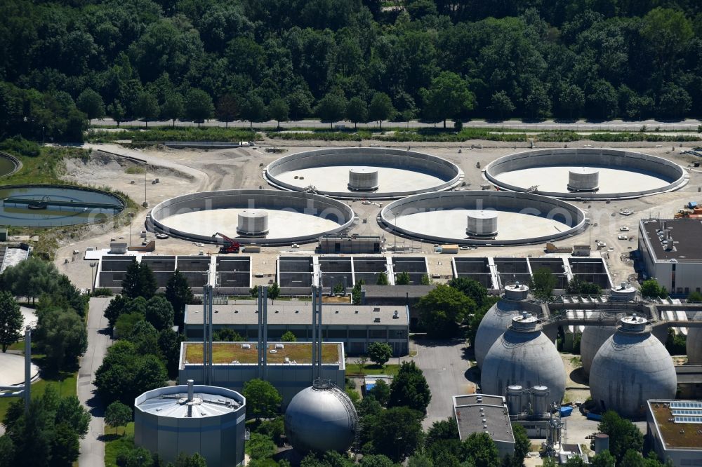 München from above - Sewage works Basin and purification steps for waste water treatment of Klaerwerk Gut Grosslappen in Munich in the state Bavaria, Germany