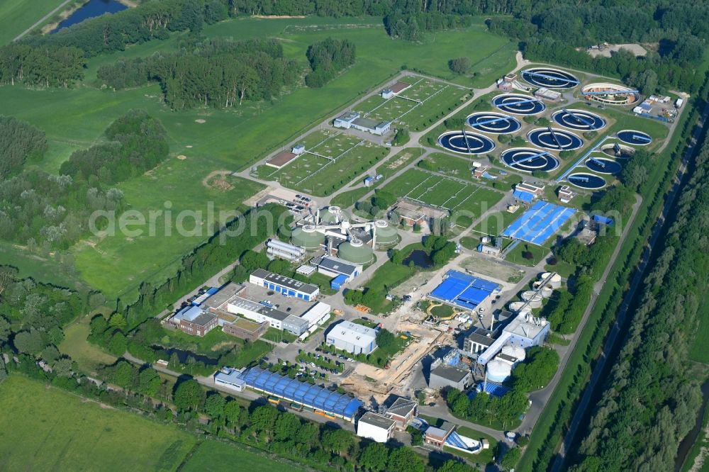 Hetlingen from above - Sewage works Basin and purification steps for waste water treatment Klaerwerk Hetlingen Am Heuhafen in the district Hetlinger Schanze in Hetlingen in the state Schleswig-Holstein, Germany