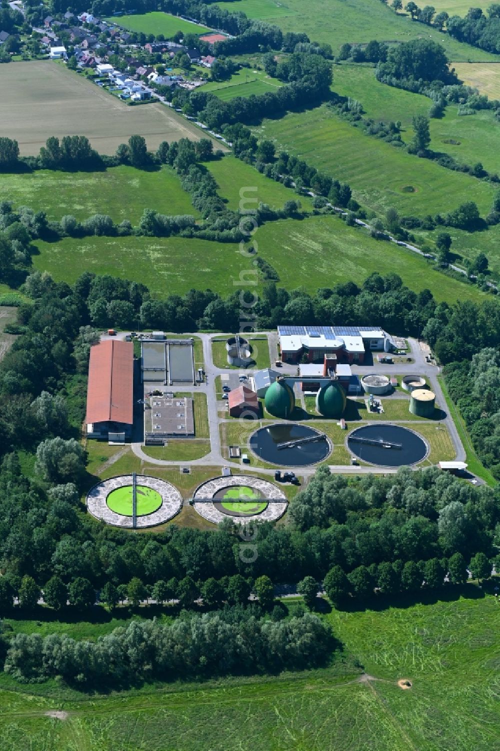 Lippstadt from the bird's eye view: Sewage works Basin and purification steps for waste water treatment in Lippstadt in the state North Rhine-Westphalia, Germany