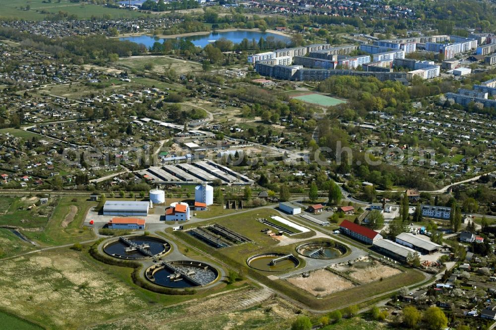 Neubrandenburg from the bird's eye view: Sewage works Basin and purification steps for waste water treatment on Kruegerkonp in Neubrandenburg in the state Mecklenburg - Western Pomerania, Germany