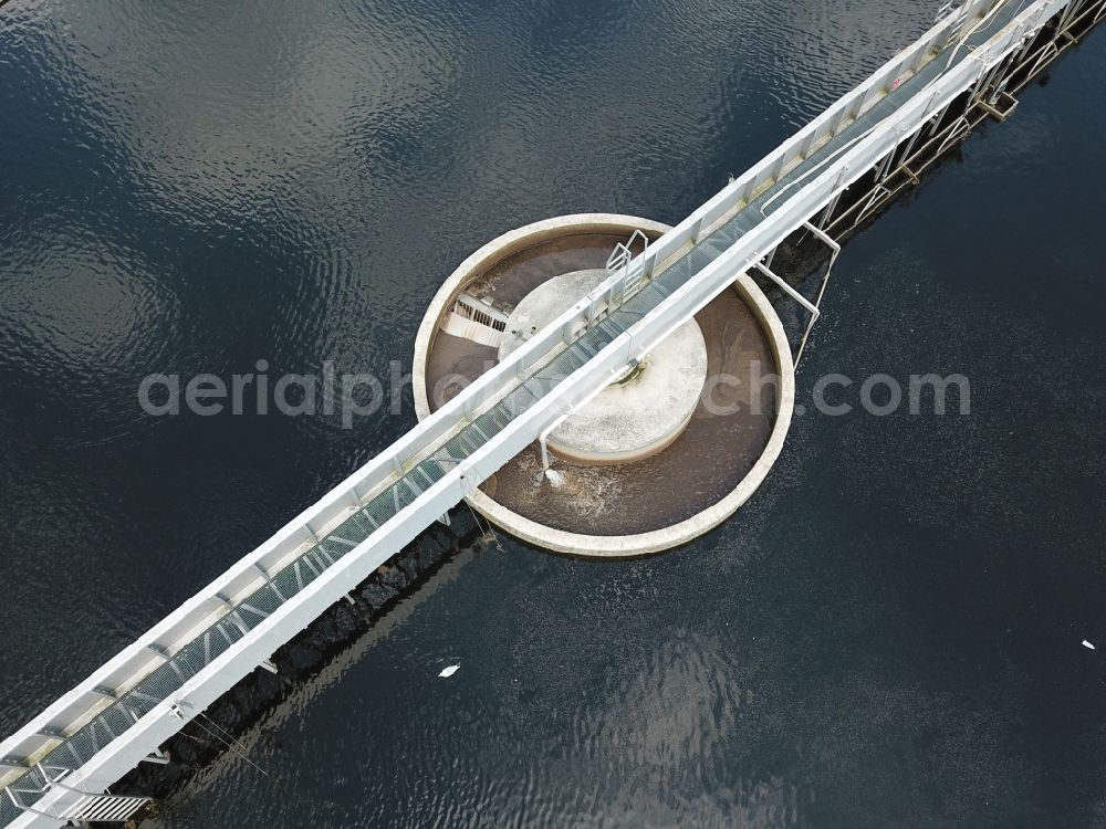 Aerial photograph Halle (Saale) - Sewage works Basin and purification steps for waste water treatment in the district Lettin in Halle (Saale) in the state Saxony-Anhalt, Germany