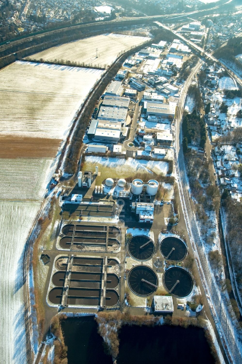 Arnsberg from above - Sewage works Basin and purification steps for waste water treatment in the district Neheim in Arnsberg in the state North Rhine-Westphalia