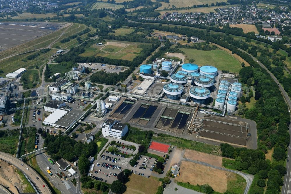 Leverkusen from the bird's eye view: Sewage works Basin and purification steps for waste water treatment in the district Wiesdorf in Leverkusen in the state North Rhine-Westphalia, Germany