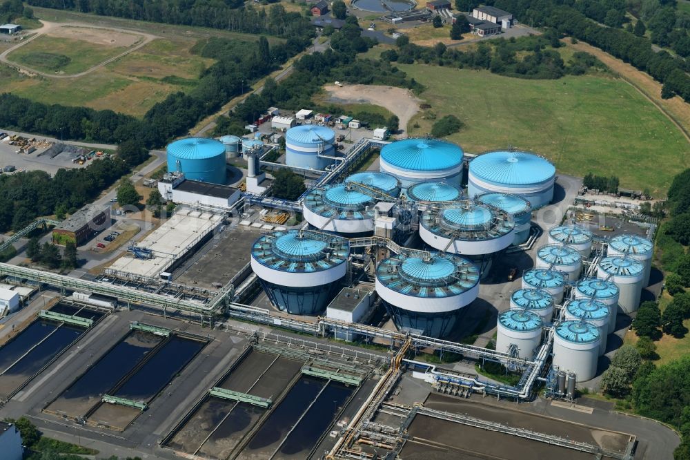 Aerial photograph Leverkusen - Sewage works Basin and purification steps for waste water treatment in the district Wiesdorf in Leverkusen in the state North Rhine-Westphalia, Germany