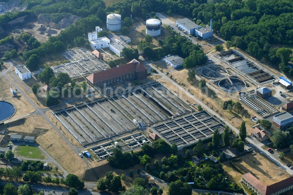 Aerial photograph Stahnsdorf - Sewage works Basin and purification steps for waste water treatment Stahnsdorf in Stahnsdorf in the state Brandenburg