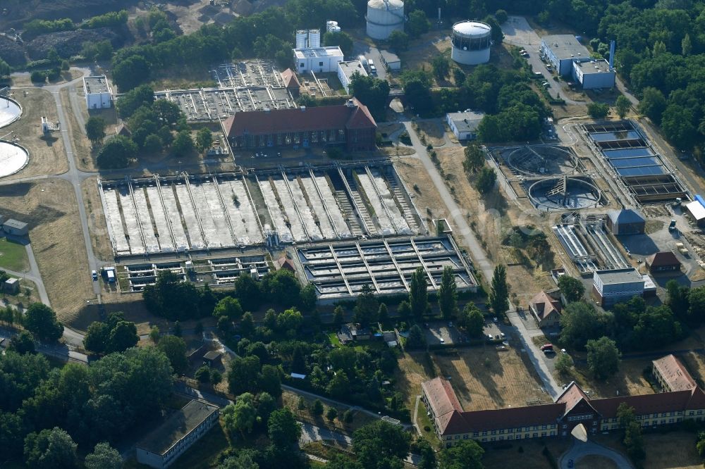 Stahnsdorf from above - Sewage works Basin and purification steps for waste water treatment Stahnsdorf in Stahnsdorf in the state Brandenburg