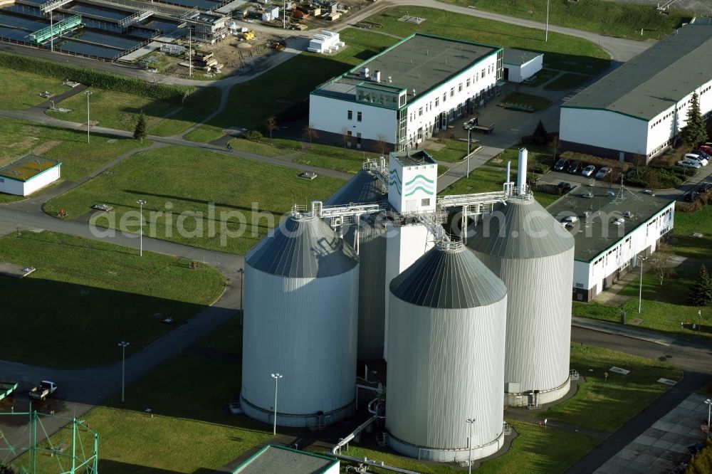 Aerial image Schönerlinde - Sewage works Basin and purification steps for waste water treatment Berliner Wasserbetriebe in Schoenerlinde in the state Brandenburg