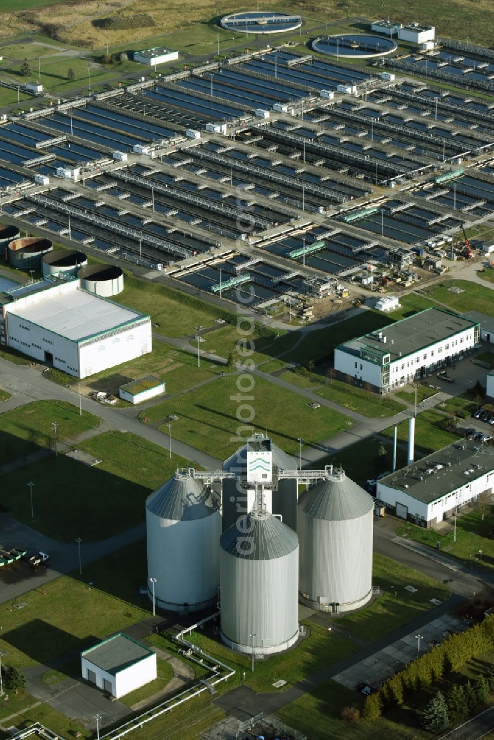 Aerial image Schönerlinde - Sewage works Basin and purification steps for waste water treatment Berliner Wasserbetriebe in Schoenerlinde in the state Brandenburg