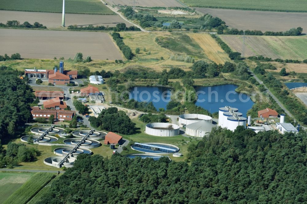 Aerial photograph Wolfsburg - Sewage works Basin and purification steps for waste water treatment at Am Stahlberg in the district Brackenstedt in Wolfsburg in the state Lower Saxony