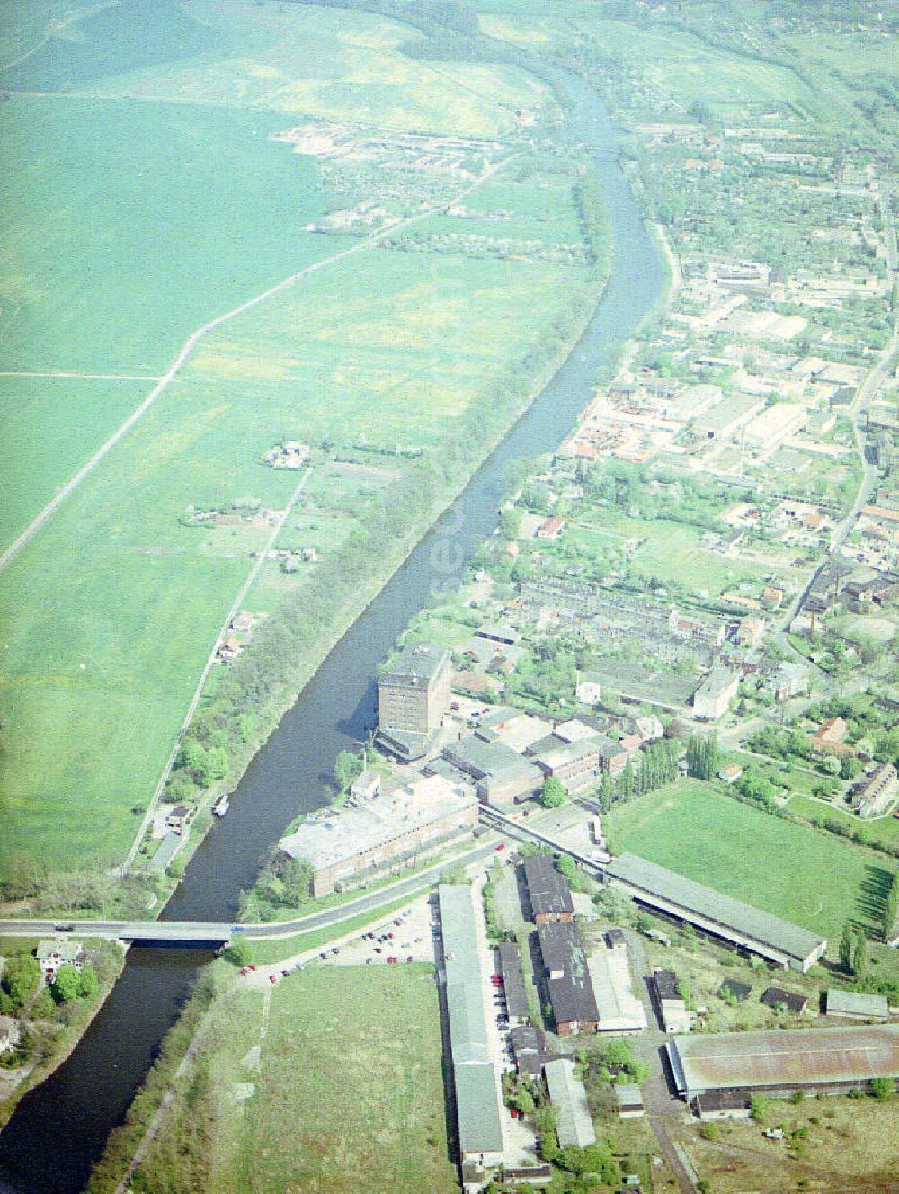 Burg from the bird's eye view: Knäckebrotwerke in Burg am Elbe - Havel - Kanal.