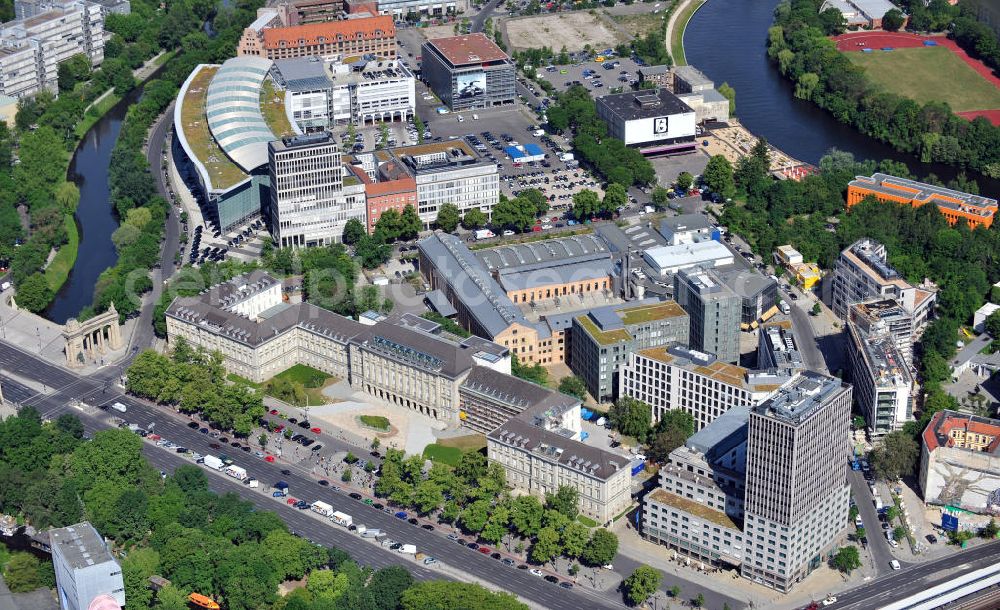 Berlin - Tiergarten from above - Königliche Porzellan-Manufaktur KPM vor dem Ernst-Reuter-Haus in Berlin-Tiergarten. Royal Porcelain Manufacture in front of the Ernst-Reuter-Building in Berlin-Tiergarten.