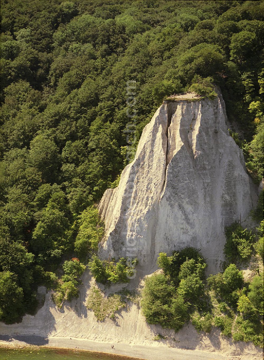 Aerial image Königsstuhl auf Rügen - Blick auf den Königsstuhl auf Rügen. Im Nordosten der Halbinsel Jasmund erstreckt sich auf mehr als 15 Km Länge die Kreidefelsen-Steilküste, die als die interessanteste deutsche Küstenlandschaft gilt. View of the King chair on Ruegen. In the northeast of the peninsula Jasmund covers more than 15 miles in length, the chalk rock cliff, which is considered the most interesting German coastal landscape.