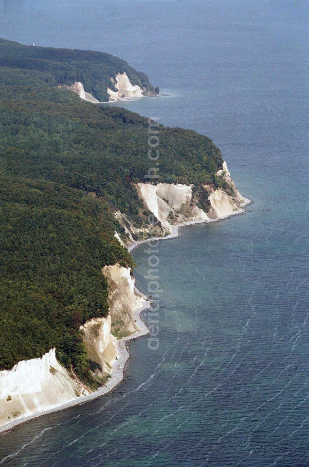 Aerial photograph Königsstuhl / Rügen - Mecklenburg-Vorpommern - Königsstuhl auf Rügen. Im Nordosten der Halbinsel Jasmund erstreckt sich auf mehr als 15 Km Länge zwischen Sassnitz und Lohme die Kreidefelsen-Steilküste, die zurecht als die interessanteste deutsche Küstenlandschaft gilt.