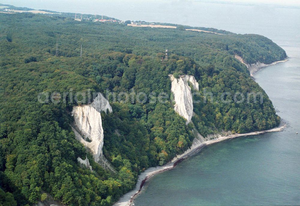 Aerial photograph Königsstuhl / Rügen - Mecklenburg-Vorpommern - Königsstuhl auf Rügen. Im Nordosten der Halbinsel Jasmund erstreckt sich auf mehr als 15 Km Länge zwischen Sassnitz und Lohme die Kreidefelsen-Steilküste, die zurecht als die interessanteste deutsche Küstenlandschaft gilt.