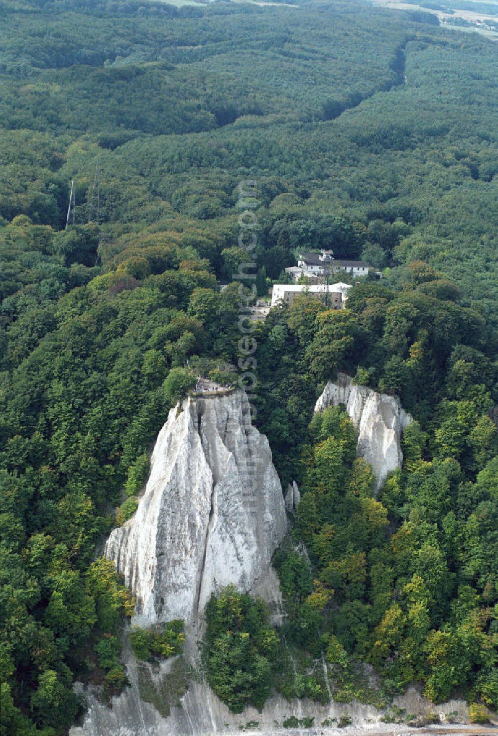 Königsstuhl / Rügen - Mecklenburg-Vorpommern from the bird's eye view: Königsstuhl auf Rügen. Im Nordosten der Halbinsel Jasmund erstreckt sich auf mehr als 15 Km Länge zwischen Sassnitz und Lohme die Kreidefelsen-Steilküste, die zurecht als die interessanteste deutsche Küstenlandschaft gilt.