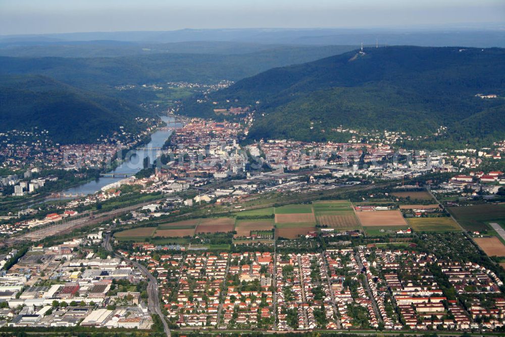 Heidelberg from the bird's eye view: Blick auf den Königstuhl bei Heidelberg. Er ist 567,8 m hoch und gehört zum Gebirge Kleiner Odenwald. Auf dem Gipfel befinden sich unter an derem das Max-Planck-Institut für Astronomie, die Landessternwarte Heidelberg-Königstuhl, das Märchenparadies Königsstuhl, die Falknerei Tinnunculus sowie mehrere Radio-, Fernseh- und Rundfunk-Sendeanlagen. Seit 1907 fährt eine Standseilbahn, die Heidelberger Bergbahn, auf den Berg.