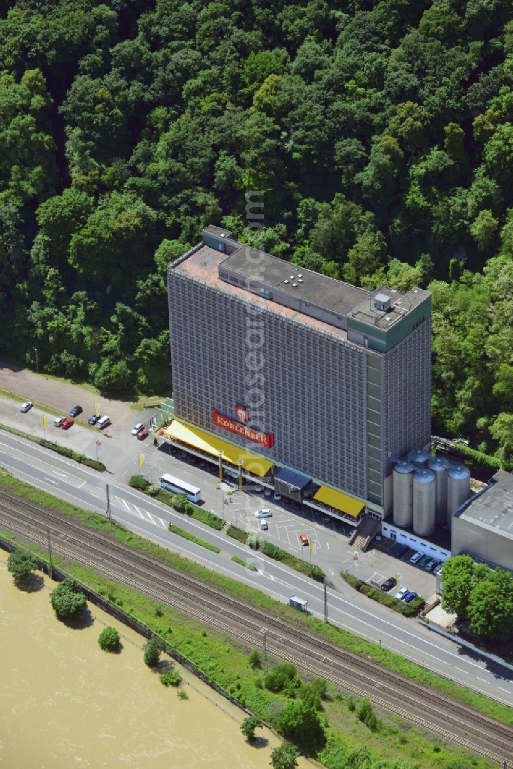 Aerial image Koblenz - The brewery Koblenz, earlier Königsbacher Brewery is a brewery, which is led by the Koblenz Brauerei GmbH at Königsbach in the district Stolzenfels in Koblenz in the state Rheinland-Pfalz