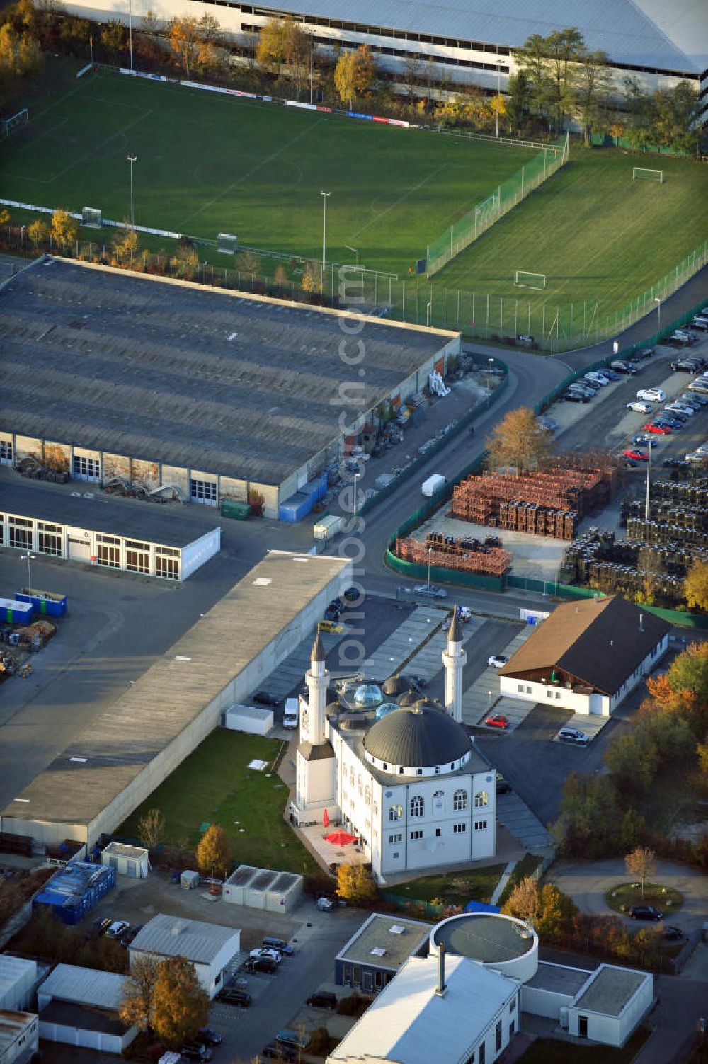 Aerial photograph Ingolstadt - Die größte Moschee in Bayern, die Kocatepe-Moschee mit Kulturzentrum, auf türkisch Kocatepe Camii ve Kültür Merkezi der Türkisch-Islamische Union der Anstalt für Religion, kurz DITIB. The largest mosque at Bavaria is the Kocatepe-Mosque with its cultural centre.